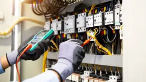 Arbeiten unter Spannung